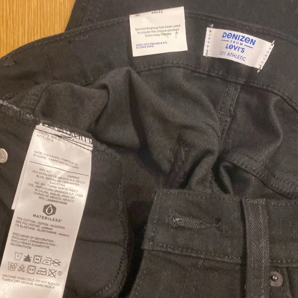 Levi jeans athletic fit 30x32 new with tags NWT - Picture 3 of 3